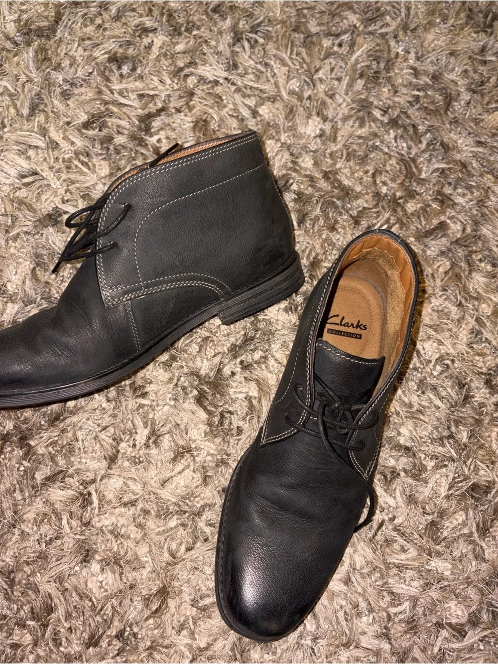Clarks Men's Black Leather Chukka Boots - Sleek Lace-Up Comfort